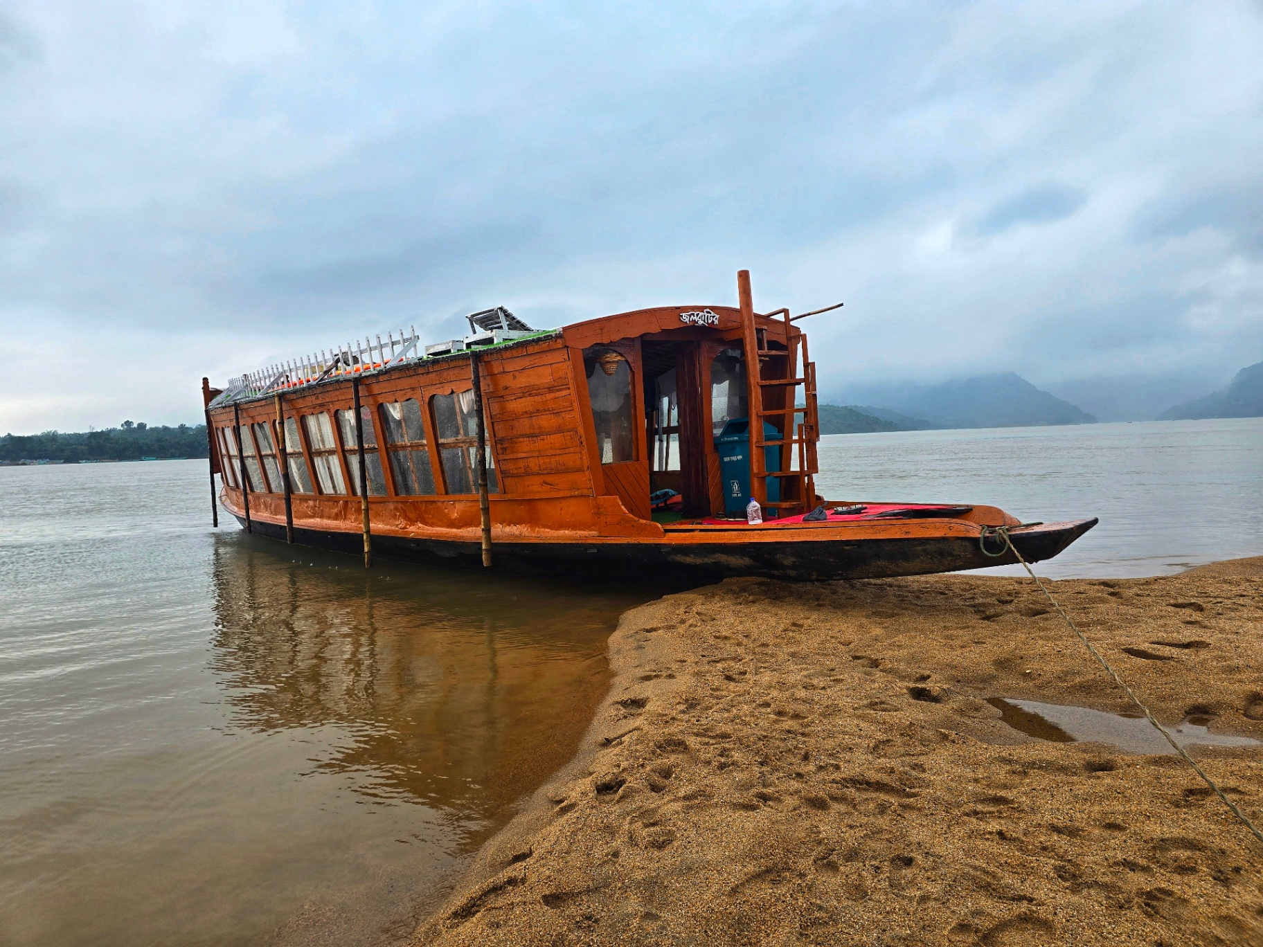 Jolkutir houseboat